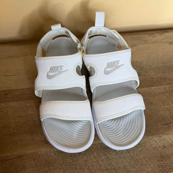 Women's Nike Owaysis sports Sandals Shoes size 11  white - Picture 1 of 6